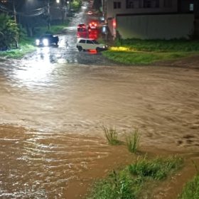 Chuvas mobilizam equipes no Nova Fortaleza II e provocam alagamento no Belvedere
