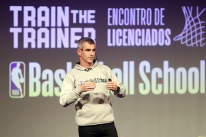 Estrela realiza lan&ccedil;amento da NBA Basketball School em Divin&oacute;polis