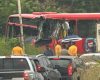 Ônibus bate em carreta e deixa seis feridos na Grande BH
