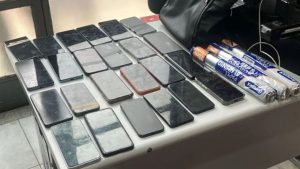 Dupla é presa após furtar 25 celulares em bloco de pré-Carnaval em BH