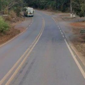 Buraco na pista causa acidente na BR-352, em Pará de Minas; casal fica ferido