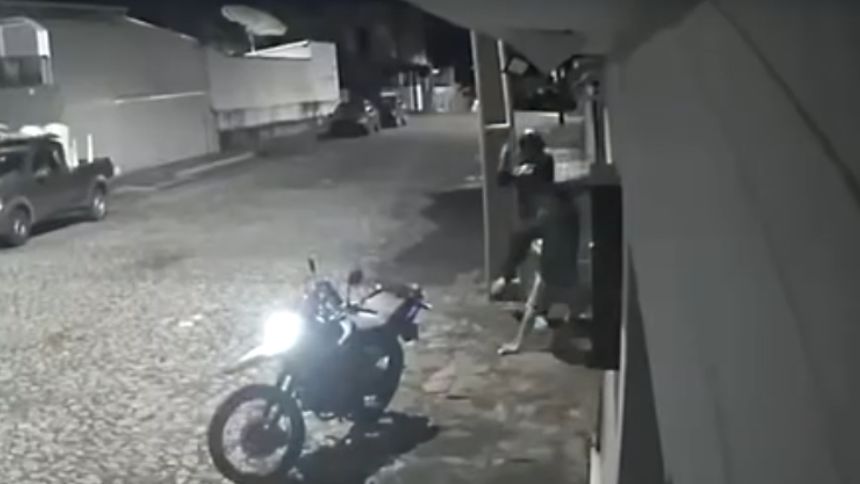 Câmera flagra homicídio no bairro São Luiz, em Divinópolis