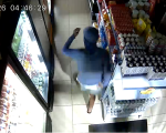Ladrão arromba loja na madrugada e leva dinheiro do caixa no bairro Catalão