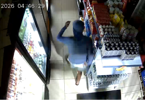 Ladrão arromba loja na madrugada e leva dinheiro do caixa no bairro Catalão