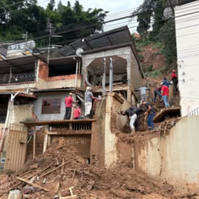 Campanhas arrecadam doa&ccedil;&otilde;es para Ub&aacute;, Juiz de Fora e regi&atilde;o