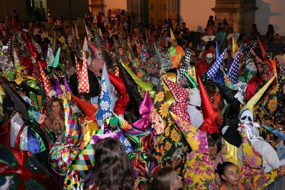 Carnaval começa nesta quinta (12) em Cláudio e Oliveira; veja programação