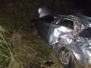 Carro cai em ribanceira e motorista morre na BR-262, em Nova Serrana