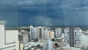 Divin&oacute;polis registra chuva 22% acima da m&eacute;dia em janeiro, mas volume &eacute; menor comparado a 2025