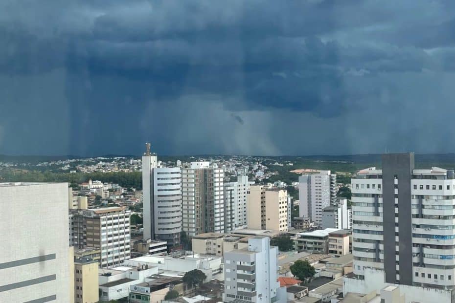 Chuva em Divin&oacute;polis