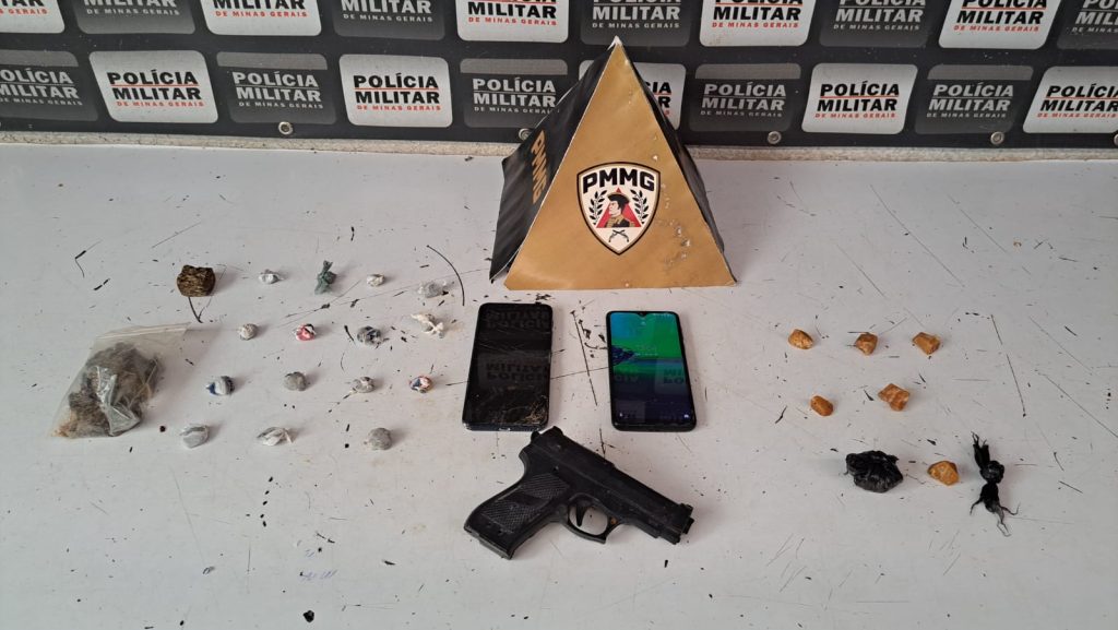 Foragido desce de &aacute;rvore, deixa droga cair e &eacute; preso ap&oacute;s persegui&ccedil;&atilde;o em Divin&oacute;polis