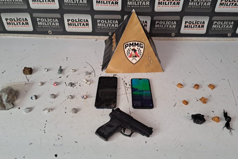 Foragido desce de árvore, deixa droga cair e é preso após perseguição em Divinópolis