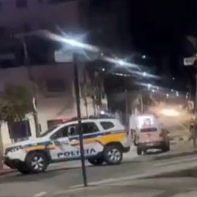 Homem mata a ex-companheira na porta de pr&eacute;dio em Ita&uacute;na