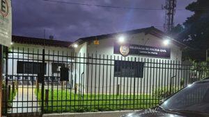 Mulher &eacute; agredida a pauladas e tijoladas em Lagoa da Prata; marido &eacute; preso