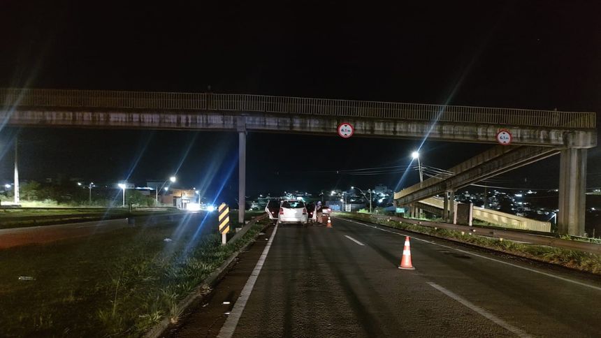 Mulher morre atropelada na MG-050, no bairro São Roque, em Divinópolis