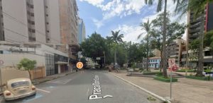 Pra&ccedil;a da Catedral, em Divin&oacute;polis, &eacute; interditada para recapeamento no asfalto