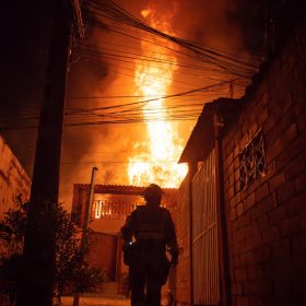 Moradores controlam incêndio e salvam vítima em Neolândia