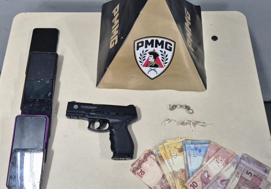 Jovem é preso com crack e réplica de pistola em Formiga