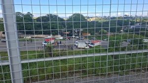 Homem morre e mulher fica gravemente ferida em acidente entre carro e moto na BR-494, em Divinópolis
