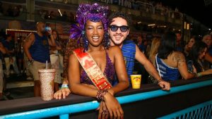 Iza assume romance com João Vitor Silva em noite de brilho na Sapucaí