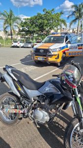 Motociclista foge da PM, perde controle e cai no bairro João Paulo II