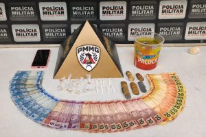 Suspeita em prisão domiciliar é detida com drogas na Lajinha