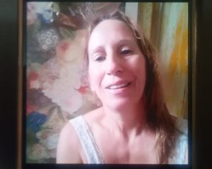 Familiares e amigos se despedem de Marcelina Maria Maia