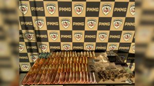 Opera&ccedil;&atilde;o Pr&eacute;-Carnaval: PM prende tr&ecirc;s por tr&aacute;fico de drogas em Lagoa da Prata