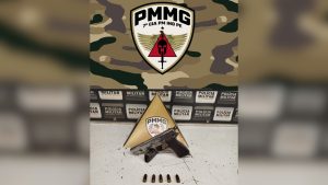 PM prende homem por posse ilegal de arma de fogo em Divin&oacute;polis
