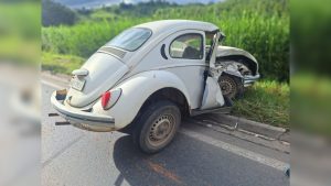 Batida traseira deixa idoso gravemente ferido na MG-050, em Formiga