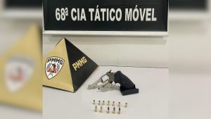 PM prende homem por porte ilegal de arma e disparo em via p&uacute;blica em Nova Serrana