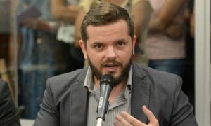 Ex-vice-prefeito de Ita&uacute;na cumpre pris&atilde;o domiciliar ap&oacute;s voltar do exterior