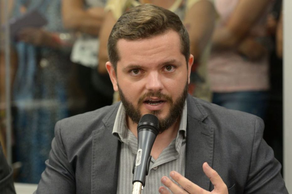 Ex-vice-prefeito de Itaúna cumpre prisão domiciliar após voltar do exterior