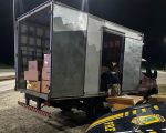 Caminhoneiro é preso com roupas de grife sem nota fiscal na BR-381, em Oliveira