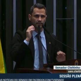Vídeo: Cleitinho Azevedo revela que irmão enfrenta leucemia e pede pausa em debate eleitoral