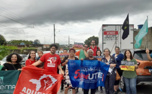 Servidores da educação protestam por reajuste em visita de Zema a Divinópolis