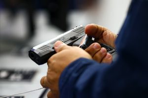 Senadores discutem sustação de decreto de armas e aumento de pena para furtos
