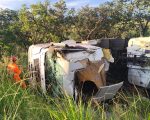 Condutor fica ferido após tombamento de veículo no Morro do Ferro, em Oliveira