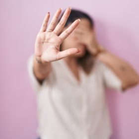 Dia Internacional da Mulher reforça alerta contra a violência e destaca rede de proteção às vítimas em Divinópolis