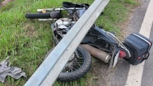 Motociclista fica gravemente ferido ap&oacute;s queda na MG-050, em Divin&oacute;polis