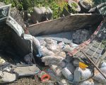 Caminhão cai em abismo e deixa jovem gravemente ferido em Formiga