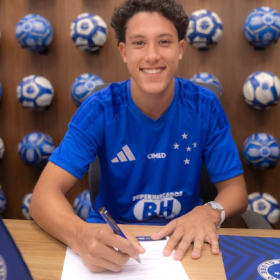 Felipe Morais renova com o Cruzeiro até 2030 e transforma sonho de infância em realidade