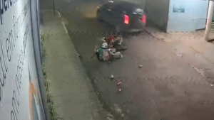 VÍDEO: Motorista foge após atropelar motociclista em Pará de Minas