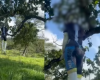 Boneco de ciclista amarrado em árvore causa revolta e repercussão em Divinópolis