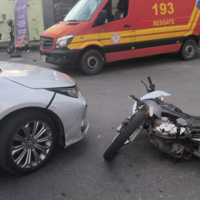Formiga: Colisão entre moto e carro deixa homem ferido