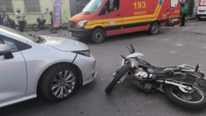 Formiga: Colis&atilde;o entre moto e carro deixa homem ferido