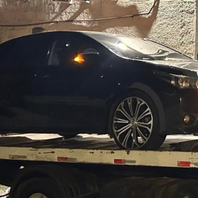 Divinópolis: PM prende foragido da Justiça, com arma e carro adulterado