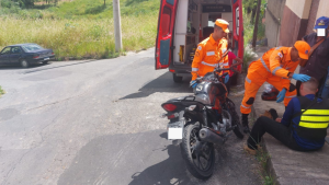 Formiga: Motociclista fica ferido após colisão com carro