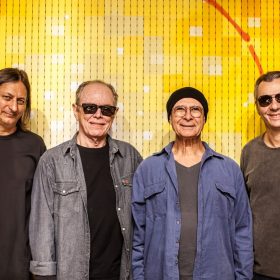 Divin&oacute;polis recebe 'Minas ao Luar' com show do 14 Bis na Pra&ccedil;a da B&iacute;blia