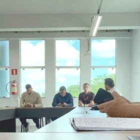 Servidores cobram 15% de recomposição e Executivo promete estudo de impacto