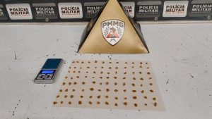 Homem &eacute; preso e menor &eacute; apreendido com crack no Halim Souki, em Divin&oacute;polis